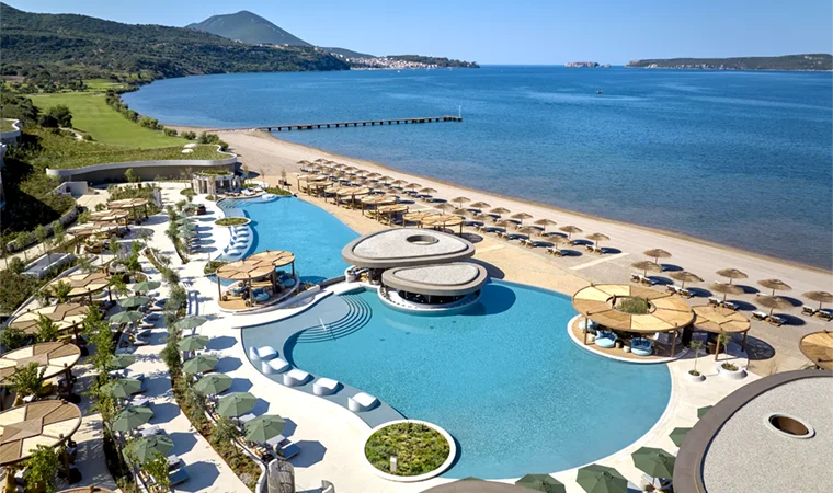 Mandarin Oriental Costa Navarino Pool und Marina