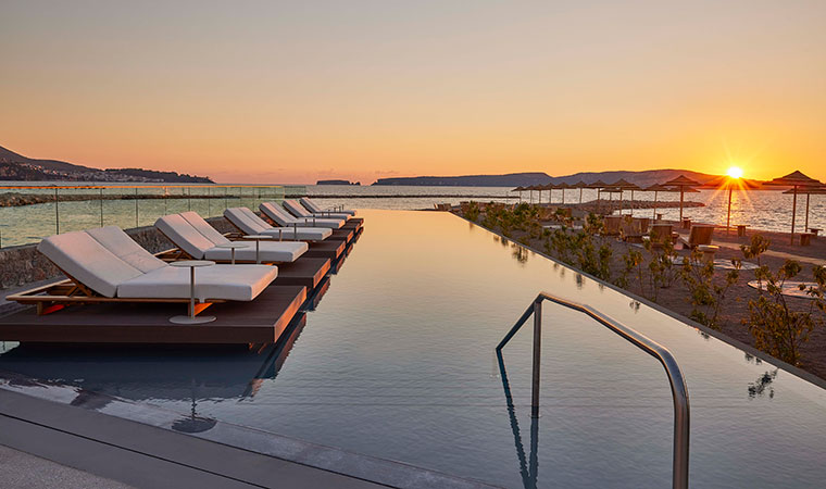 W Costa Navarino Sunset am Pool