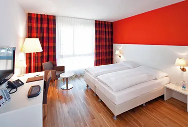 Hotel Arcade Sins Zimmer