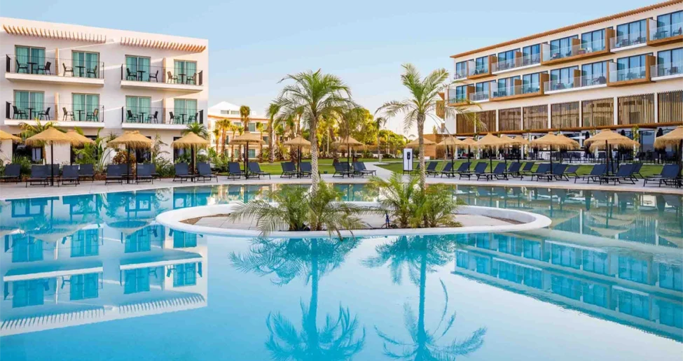 AP Cabanas Swimming Pool